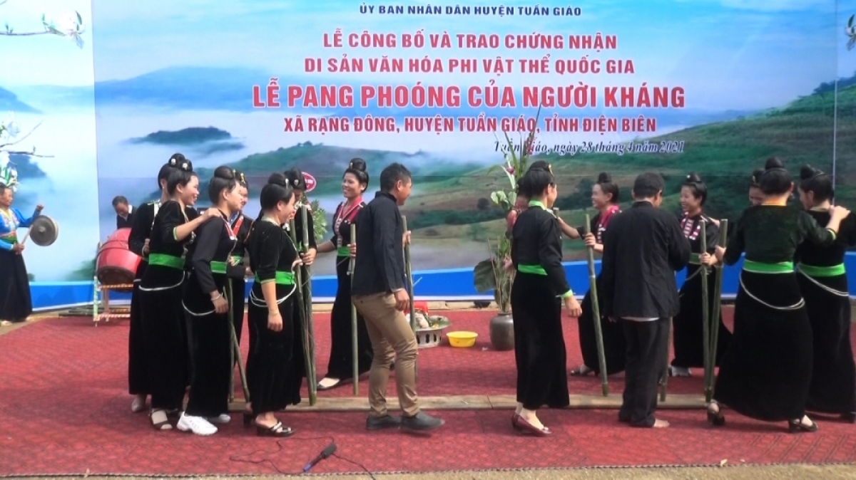 lễ Pang Phoóng (Lễ tạ ơn) của người Kháng huyện Tuần Giáo