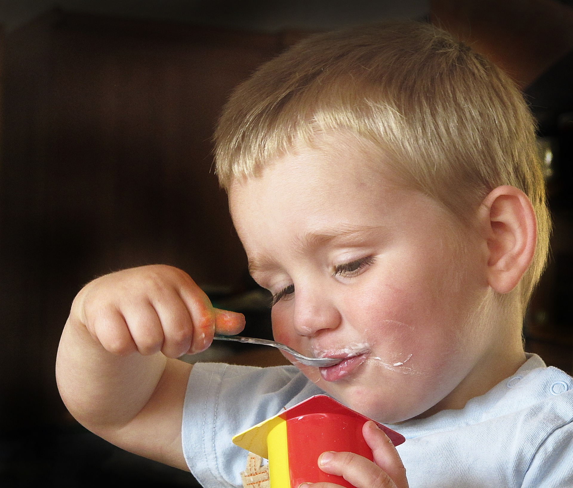 Những lý do khiến mẹ nên cho bé ăn sữa chua thường xuyên