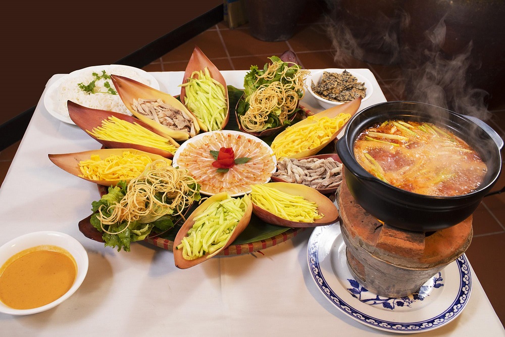 Lẩu thả Phan Thiết là món đặc sản nổi tiếng ở Nha Trang