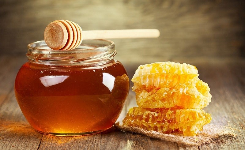 Thêm mật ong vào món ăn để giảm vị cay