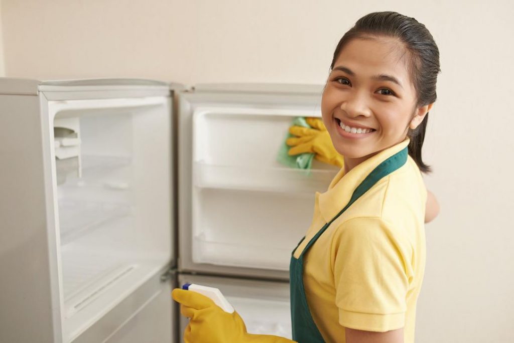 Mẹo vệ sinh tủ lạnh sạch sẽ, hiệu quả đánh bay mùi khó chịu