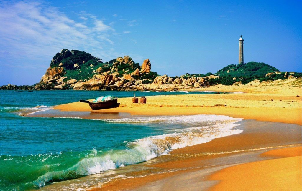 Phan Thiết - Với cảnh quan thiên nhiên độc đáo và tươi đẹp với những bãi biển trong xanh, thơ mộng